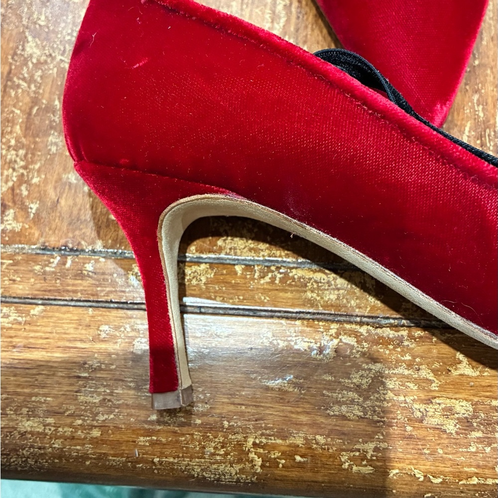 Manolo Blahnik Red Velvet Pointed-Toe Flats with Black Lace-Up Trim - Picture 6 of 8